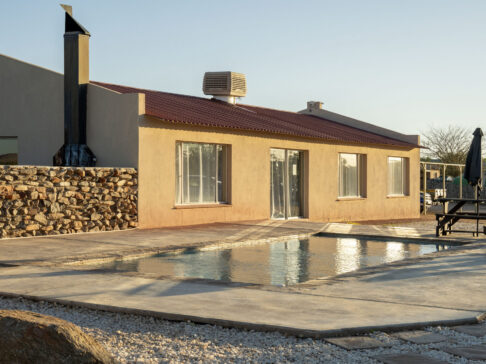 Pofadder-lodge-swimming-pool